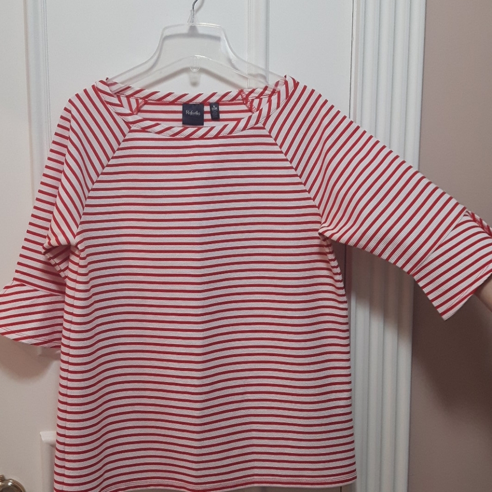 🛍️ Red and white striped shirt